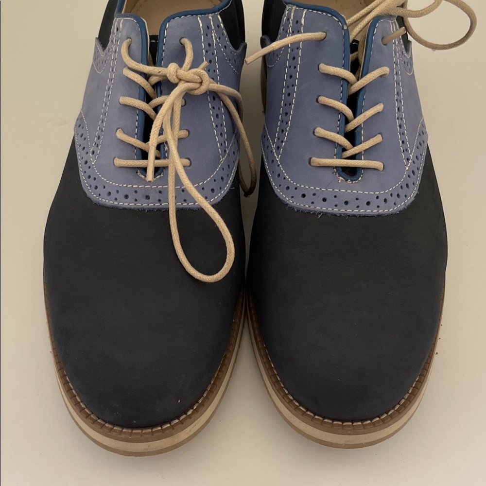 G.H. Bass & Co. Men's Two-Tone Oxford Shoes - Picture 4 of 6